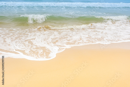 Foto Tropical Nature sand sea and summer sea water with beautiful bright sunlight