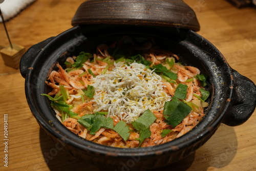 Freshly cooked Sakura Shrimp Kamameshi, traditional Japanese rice dish - 日本料理 炊きたてのサクラエビの釜飯 
