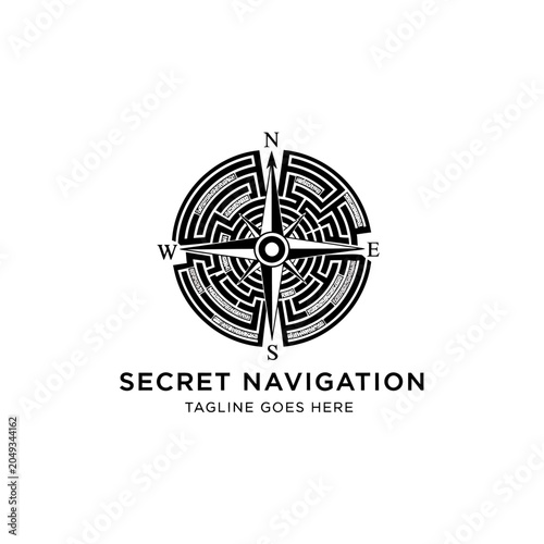 Billede på lærred Unique navigational emblem combining a compass and a maze, symbolizing discovery, finding the way, and solving complex problems