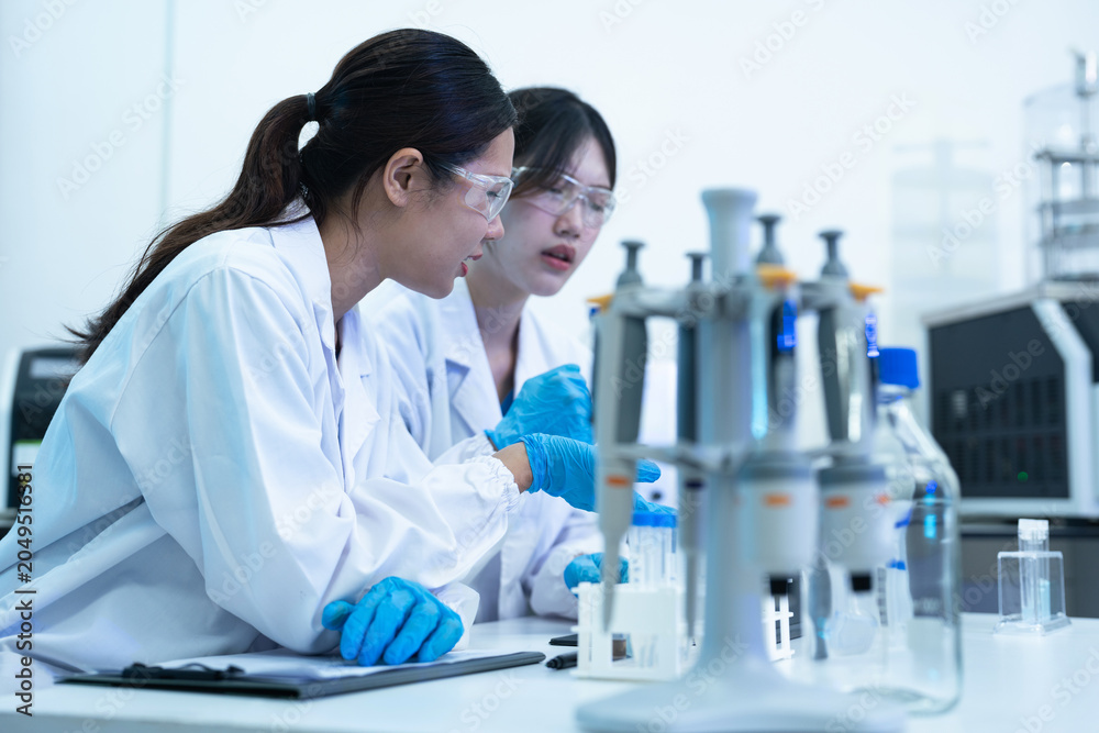 Fototapeta premium scientist are under stress from working in research lab.