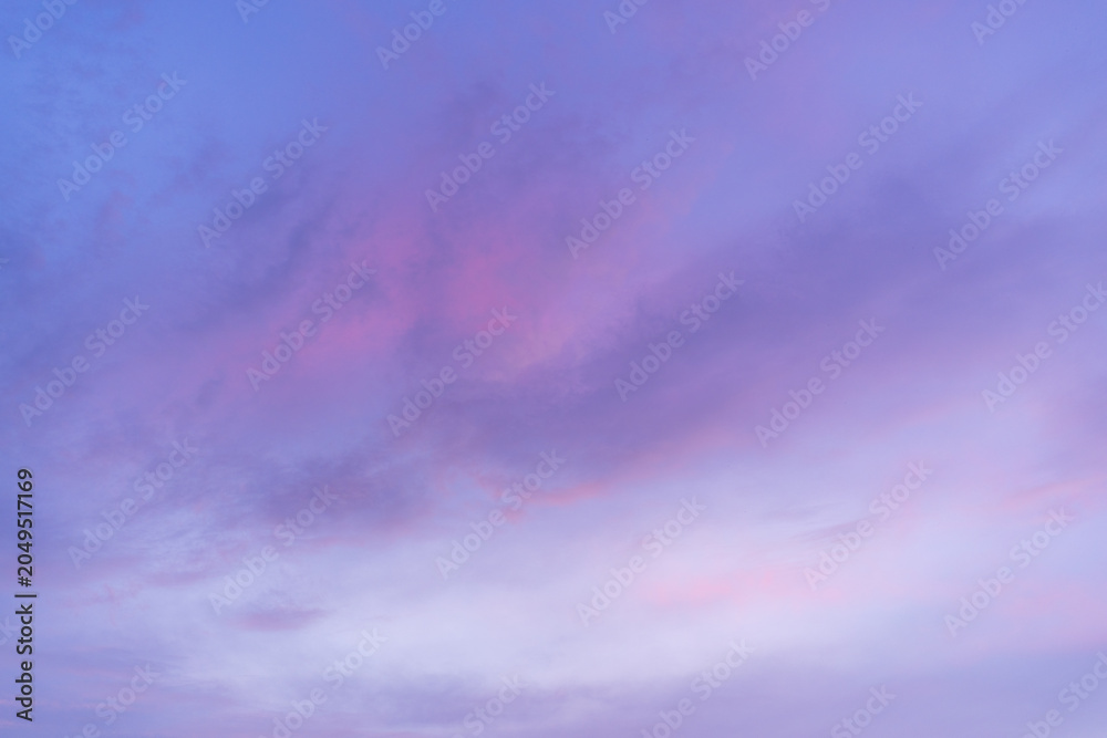 Fototapeta premium Stunning Sunset Sky with Vibrant Orange and Purple Clouds,A breathtaking view of a dramatic sunset sky filled with vibrant orange, pink, and deep purple clouds, creating a peaceful and colorful.