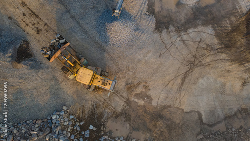 Cuadro en lienzo Mining Work of Wheel Dozer Carrying Boulders Rock in Industrial Rock Crusher Fac