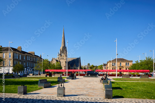 Принти на полотні Sunlit Helensburgh town square with church spire