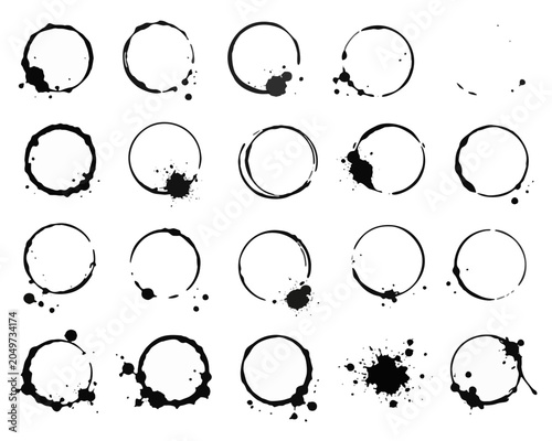 Clean vector collection of grunge circle frame isolated on white background.