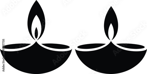 Foto Two black diya oil lamps with flames
