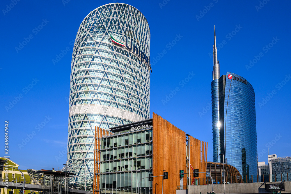 Obraz premium Milano, piazza Gae aulenti, Porta Nuova, grattacielo Unipol e Unicredit