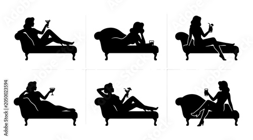 Foto Retro Silhouette Women on Chaise Lounge, Vintage Style Poses with Cocktails, Ele