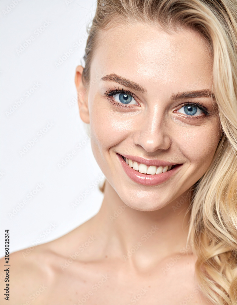 Obraz premium Young european woman portrait, close-up shot
