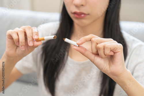 Foto Quit smoke, No smoking health care concept, addiction asian young woman, girl refuse cigarette, smoker quitting smoke, hand in broken, holding break tobacco