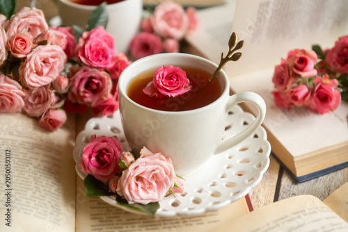Canvastavla Spring flowers lilac, jasmine, bird cherry, rose hips, roses, peonies, poppies and lilies of the valley, tea and coffee in beautiful porcelain and ceramics