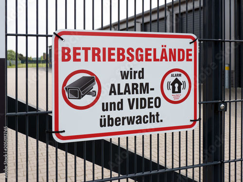 Betriebsgelände wird überwacht - Firma schützt sich vor Einbrechern und Spionen per Alarm und Video