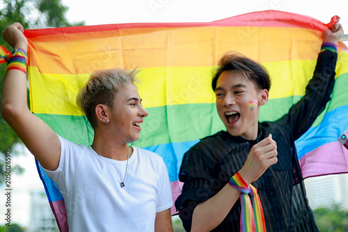 Fotografi Same-sex couples from the LGBTQ community openly and proudly expressed their love and commitment to society by waving Pride flags at a Pride event on International LGBTQ Day