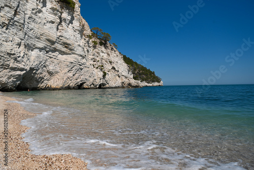 puglia mare scogli 