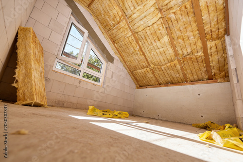 Cuadro en lienzo Attic insulation installation in a house under construction with natural light