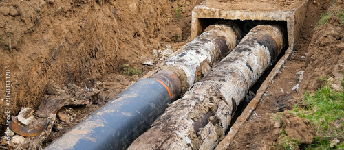 Obraz na płótnie Emergency repair of district heating pipes in open excavation trench with replac