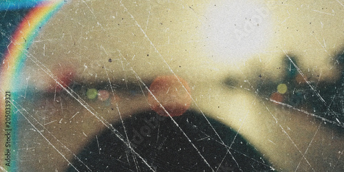 Foto Rainbow light leak with scratches on a grainy pale yellow background color spect