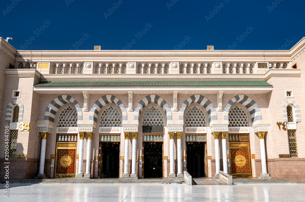 Fototapeta premium Beautiful architectural details of Al Masjid an Nabawi the Prophet's Mosque in Madinah, Saudi Arabia.