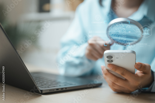 Fotografia User accessing secure digital services with passkey and WebAuthn authentication on a mobile device