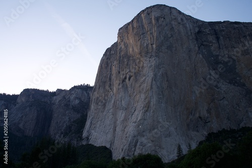 Fotografia El Capitan at Dusk in Yosemite National Park