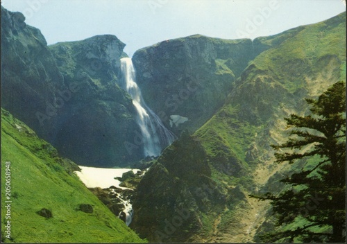 AUVERGNE TOURISTIQUE . MASSIF DU SANCY.CASCADE DE LA DORE.FRANCE.