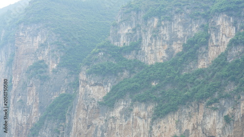 Canvastavla The beautiful river view with the steep mountains along the Yangtze River in Chi