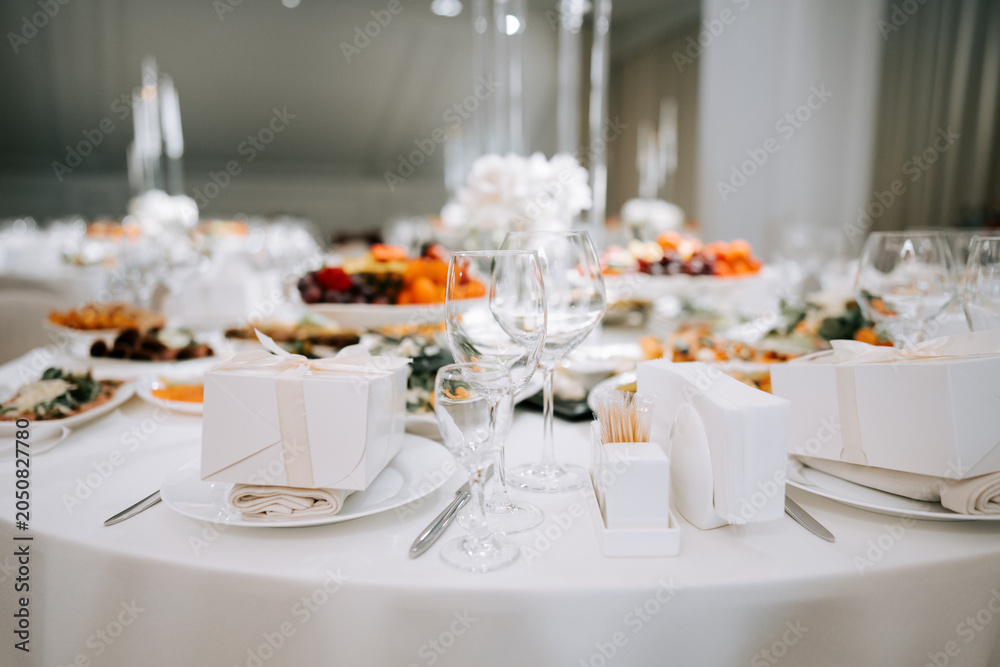 Fototapeta premium Elegant white table setting prepared for a grand wedding reception event