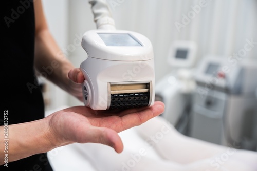 Advanced body contouring device in a modern treatment room setting