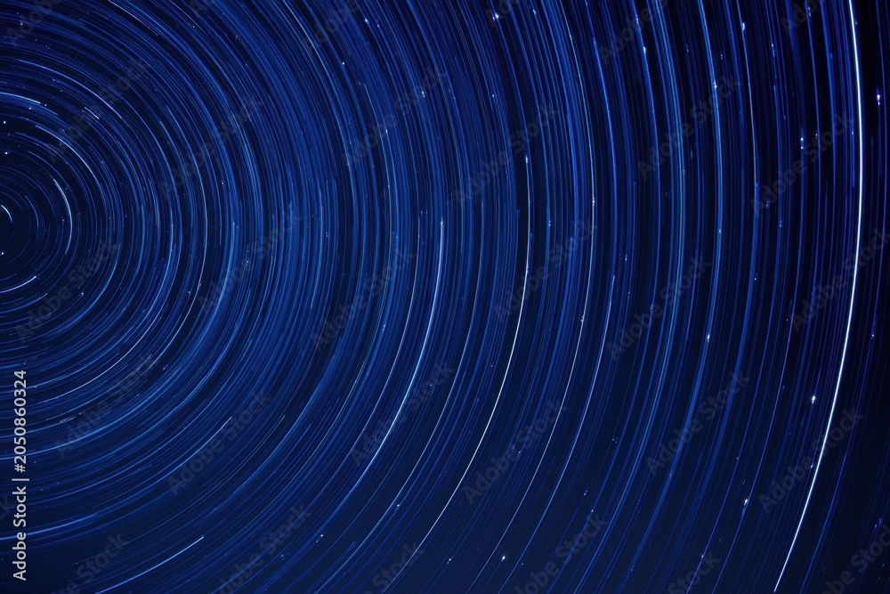 Obraz premium The Star Trails Above a Dark Night Sky Creating Circular Motion Light Patterns