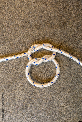 Knoten mit Seil – Die wichtigsten Seilknoten einfach erklärt und binden lernen