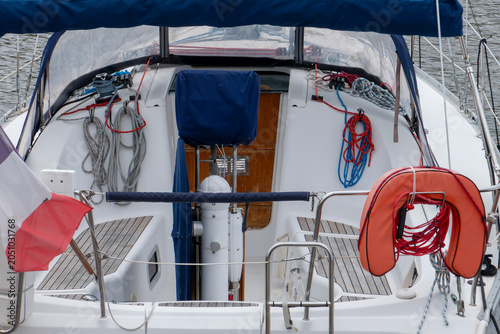 cockpit d'un voilier de plaisance