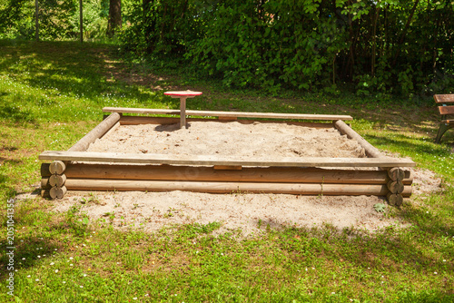 Sandkasten auf einem Kinderspielplatz, Oberbayern, Bayern, Deutschland