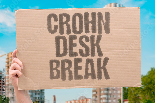 Fotografie "Crohn desk break" Inflammatory bowel disease sufferer works