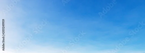 Panel kuchenny z motywem Soft blue sky fades to white at horizon