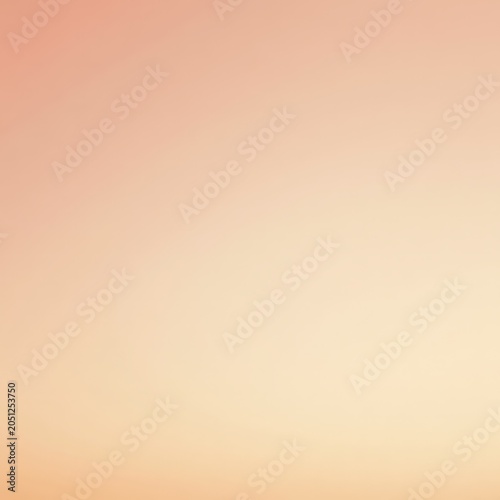 Foto Sky changes color at sunset over calm landscape during evening hours in rural ar