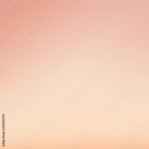 Foto Soft colors blend in the sky at sunset over a quiet horizon with gentle light ch