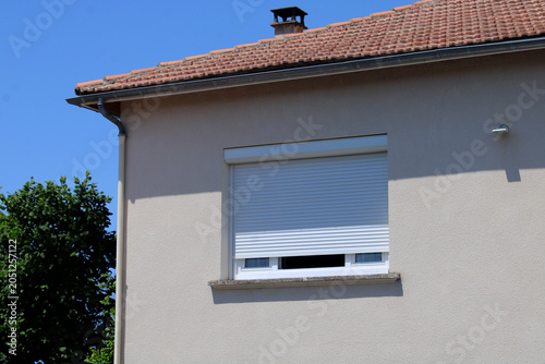Volet roulant automatique de fenêtre blanc