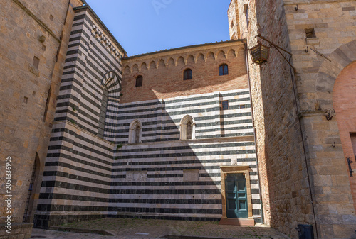 Bild auf Leinwand Das Bauwerk ist das Battistero di San Giovanni in Volterra, Italien