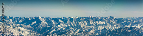Obraz na płótnie Earth horizon and distant mountains seen from high altitude