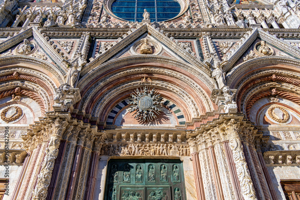 Fototapeta premium Duomo di Siena, Romanisch Gotischer Dom mit Mosaiken, Piazza del Duomo, Siena, Toskana, Italien