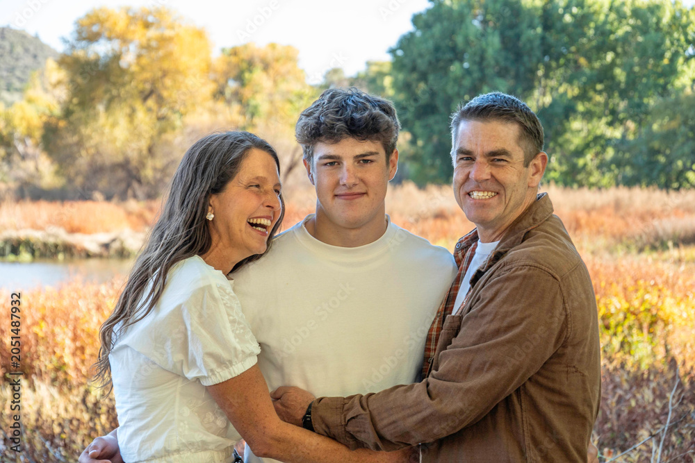 Fototapeta premium Family embraces outdoors in sunny field