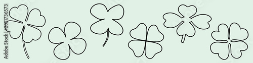 Tableau sur toile Vector outline of various four-leaf clovers on a light background