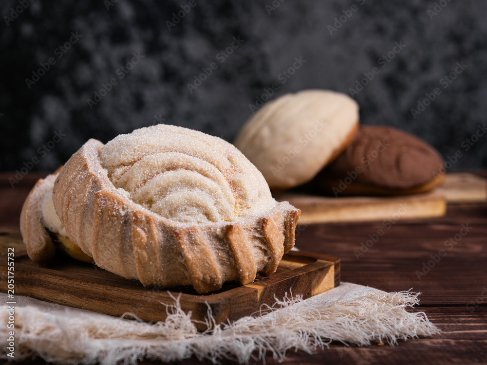Fototapeta premium PAN ARTESANAL Y PAN DULCE