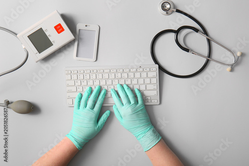 Doctor hands in medical glo...