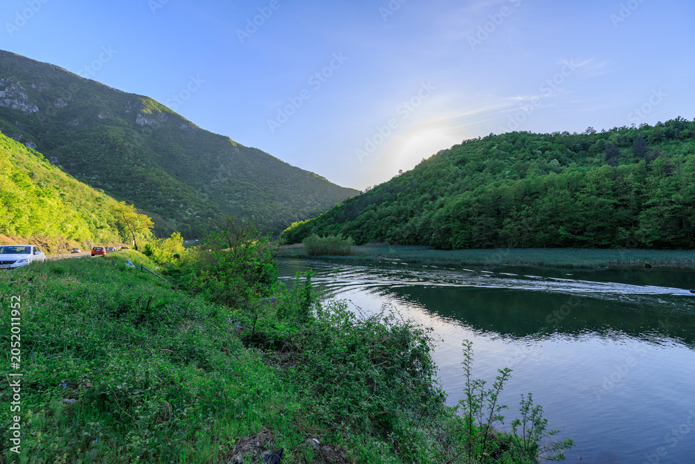 Fototapeta premium Beautiful mountain range with a river running through it