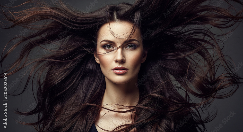 Naklejka premium Stunning portrait of brunette woman with flowing hair perfect for professional beauty fashion and creative salon styling plan