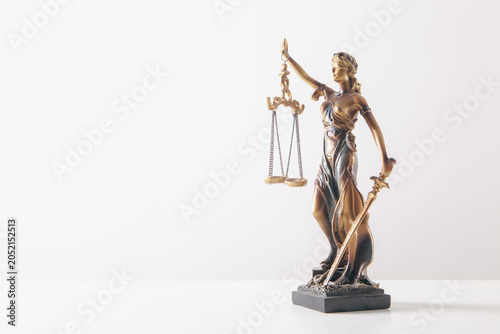 Fotografía Statue of justice with scales on white background