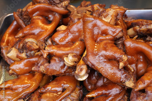The legendary braised 'Zhuangyuan' Pig’s Trotters, packed with rich flavor at Qingyan Ancient Town market. (Scholar Pig’s Trotters)