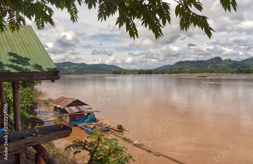Tableau sur toile Floating hut on the Mekhong River looking across to Laos, Chiang