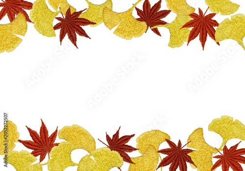 手刺繍の紅葉とイチョウの横フレーム