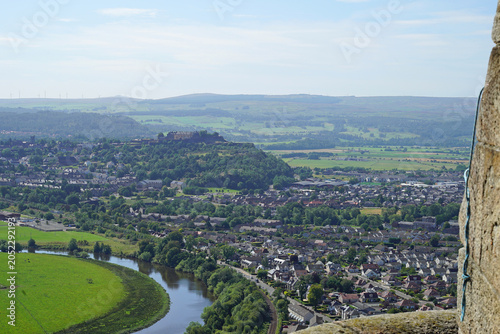 Foto View over the town of Stirling and the River Forth from the monument to William Wallace, Stirling, Scotland